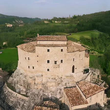 Castel Di Luco Guest house